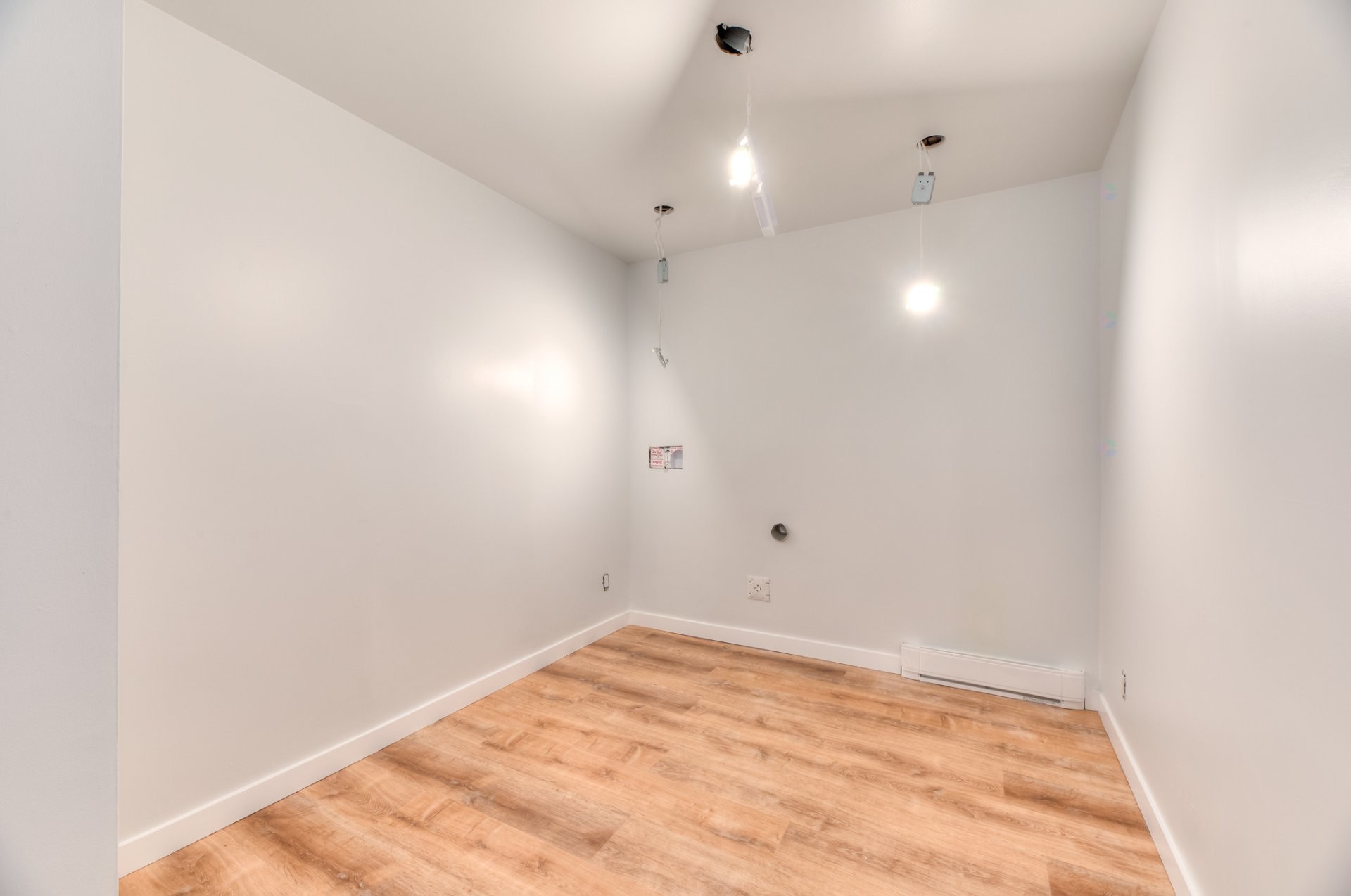 Salle de lavage - 12295 Rue Valmont, Montréal (Ahuntsic-Cartierville), QC - Indoor Photo Showing Other Room