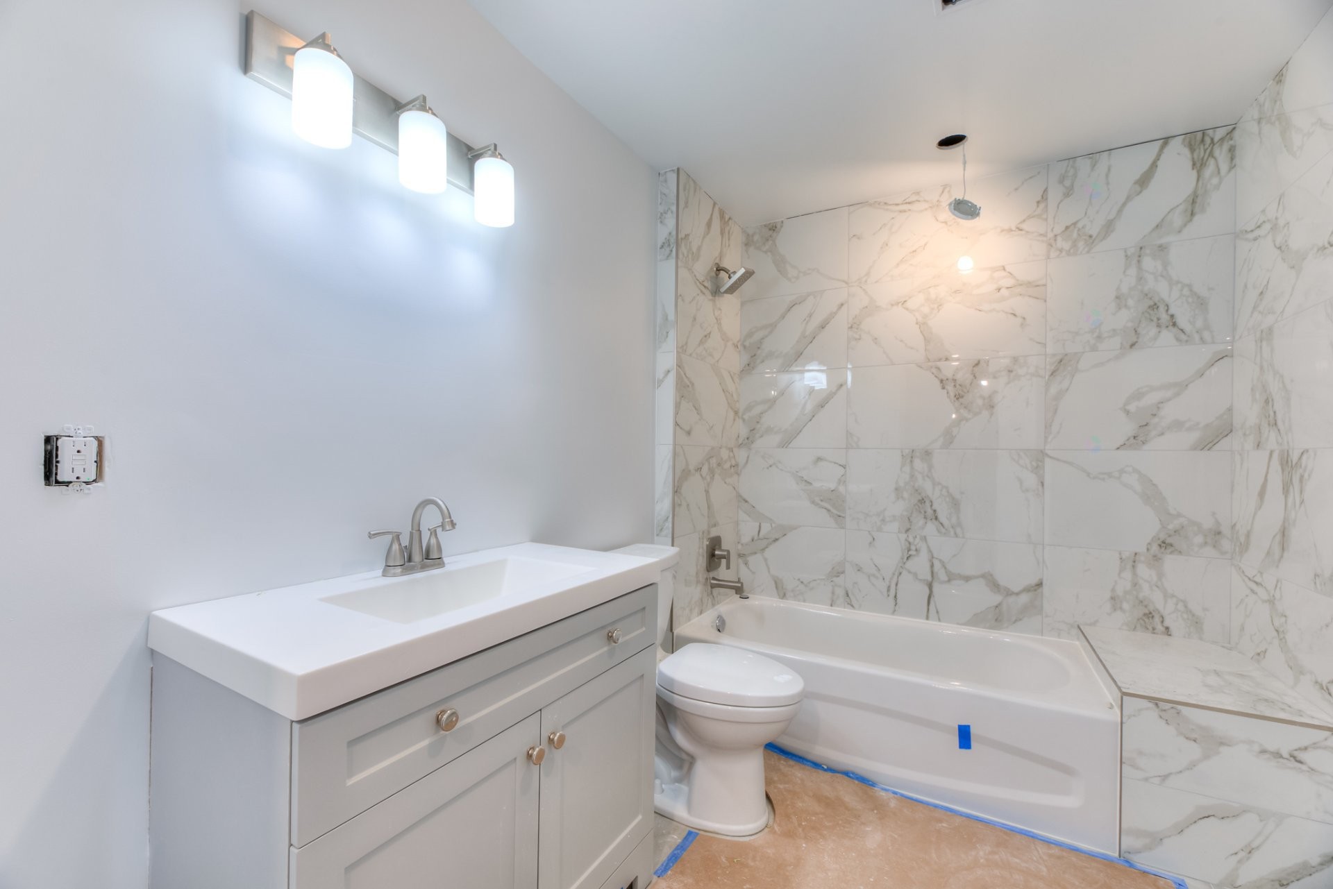 Salle de bains - 12295 Rue Valmont, Montréal (Ahuntsic-Cartierville), QC - Indoor Photo Showing Bathroom