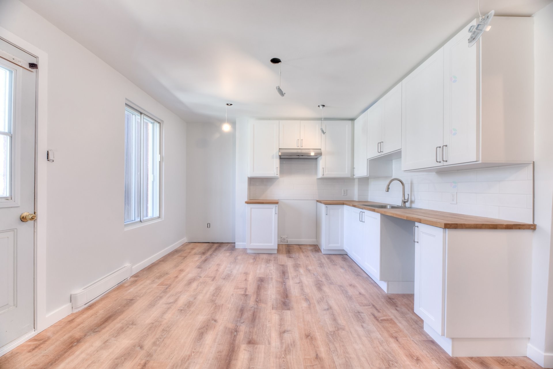 Cuisine - 12295 Rue Valmont, Montréal (Ahuntsic-Cartierville), QC - Indoor Photo Showing Kitchen