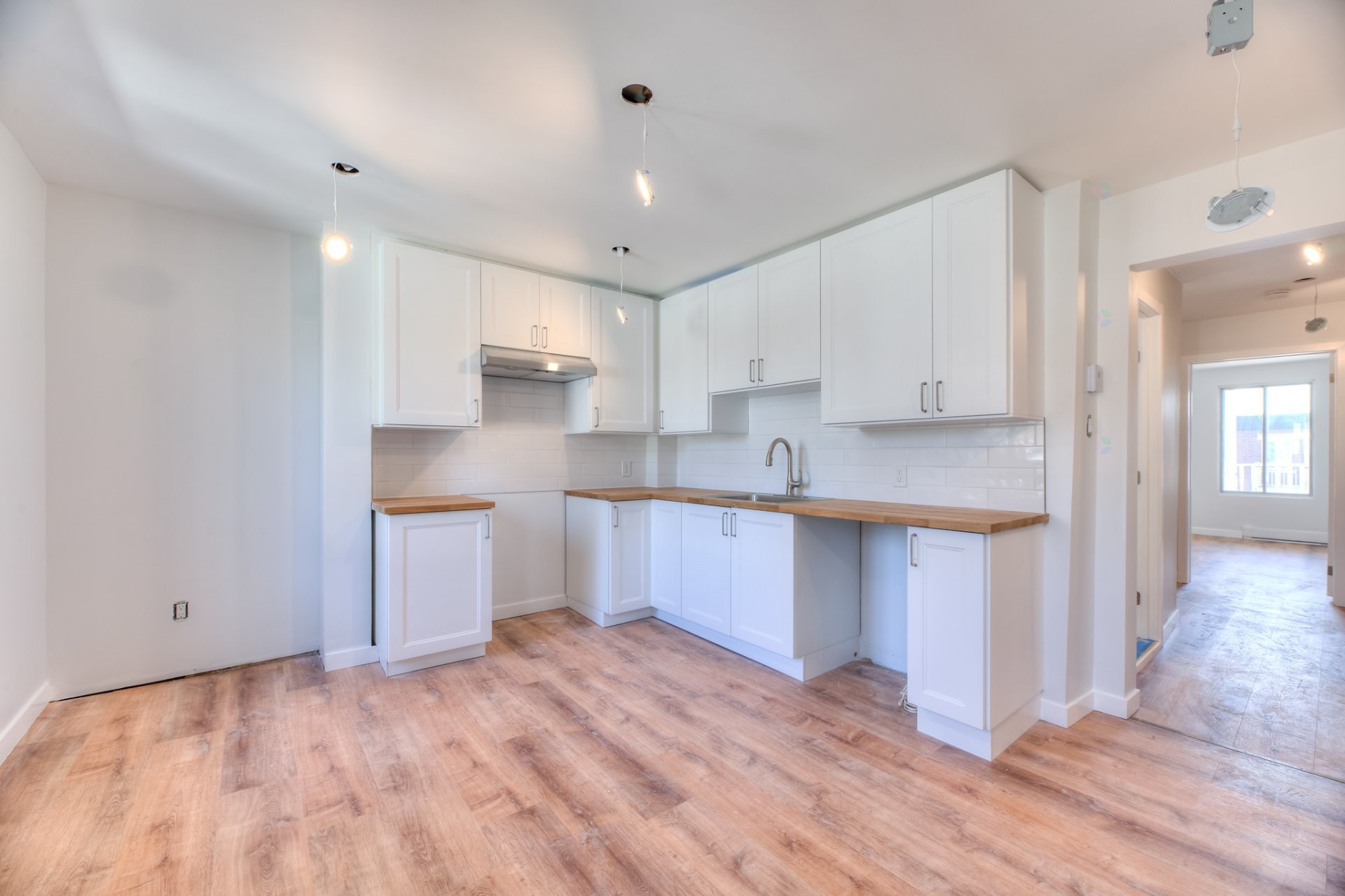 Cuisine - 12295 Rue Valmont, Montréal (Ahuntsic-Cartierville), QC - Indoor Photo Showing Kitchen