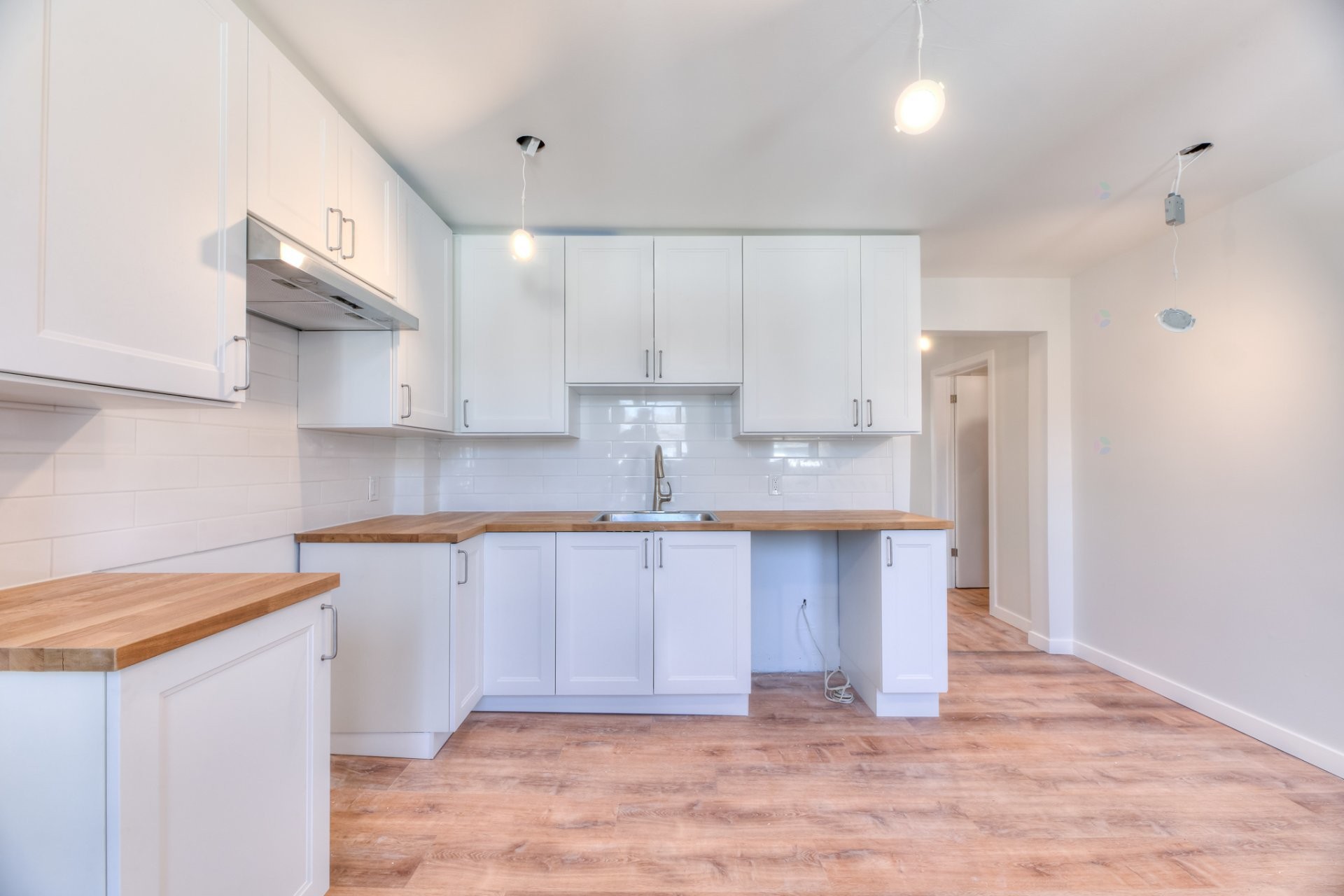 Cuisine - 12295 Rue Valmont, Montréal (Ahuntsic-Cartierville), QC - Indoor Photo Showing Kitchen