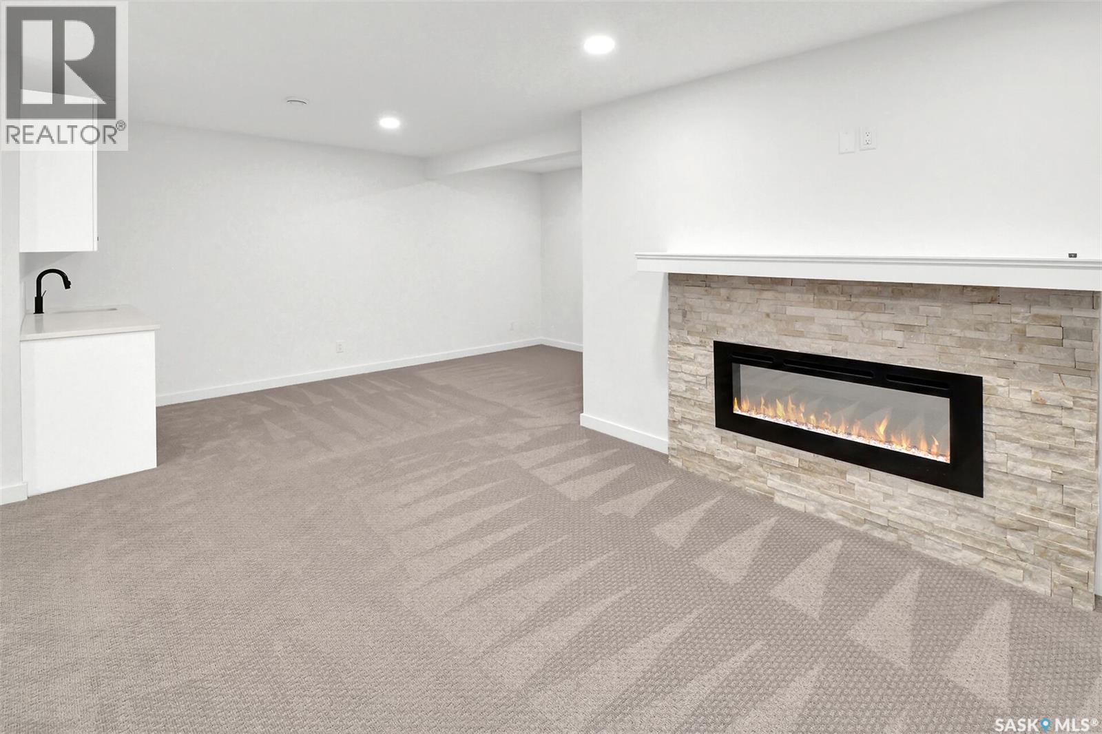 104 Forsey Avenue, Saskatoon, SK - Indoor Photo Showing Living Room With Fireplace