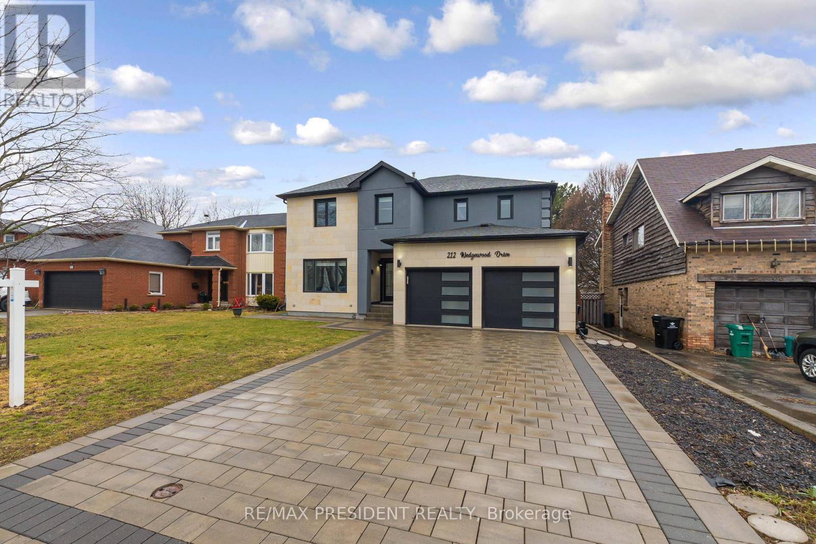 212 Wedgewood Drive, Cambridge, ON - Outdoor With Facade