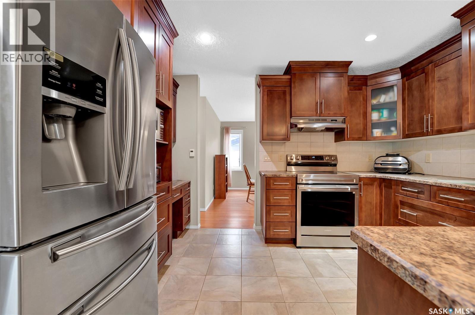 143 Biro Place, Saskatoon, SK - Indoor Photo Showing Kitchen