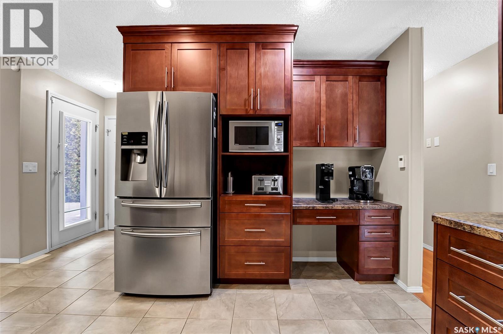 143 Biro Place, Saskatoon, SK - Indoor Photo Showing Kitchen