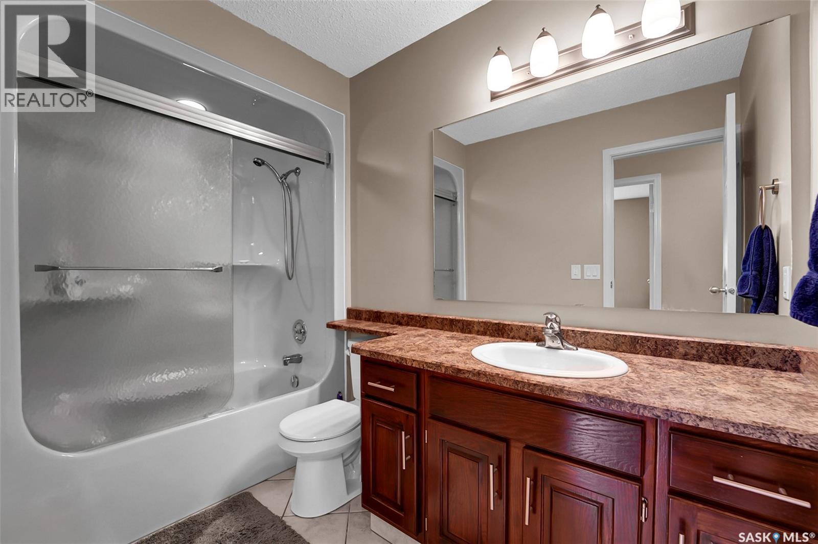 143 Biro Place, Saskatoon, SK - Indoor Photo Showing Bathroom