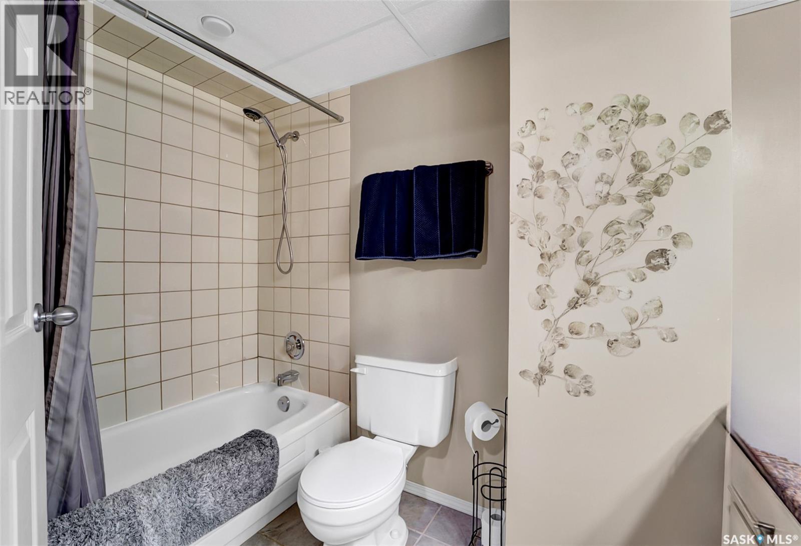 143 Biro Place, Saskatoon, SK - Indoor Photo Showing Bathroom