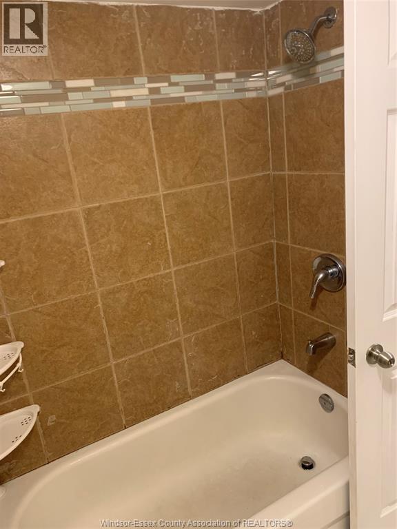 829 Arthur Avenue Unit# Basement, Windsor, ON - Indoor Photo Showing Bathroom