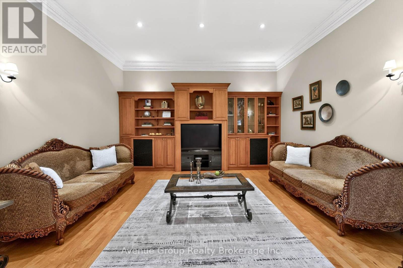 7 Longview Crescent, Vaughan, ON - Indoor Photo Showing Living Room