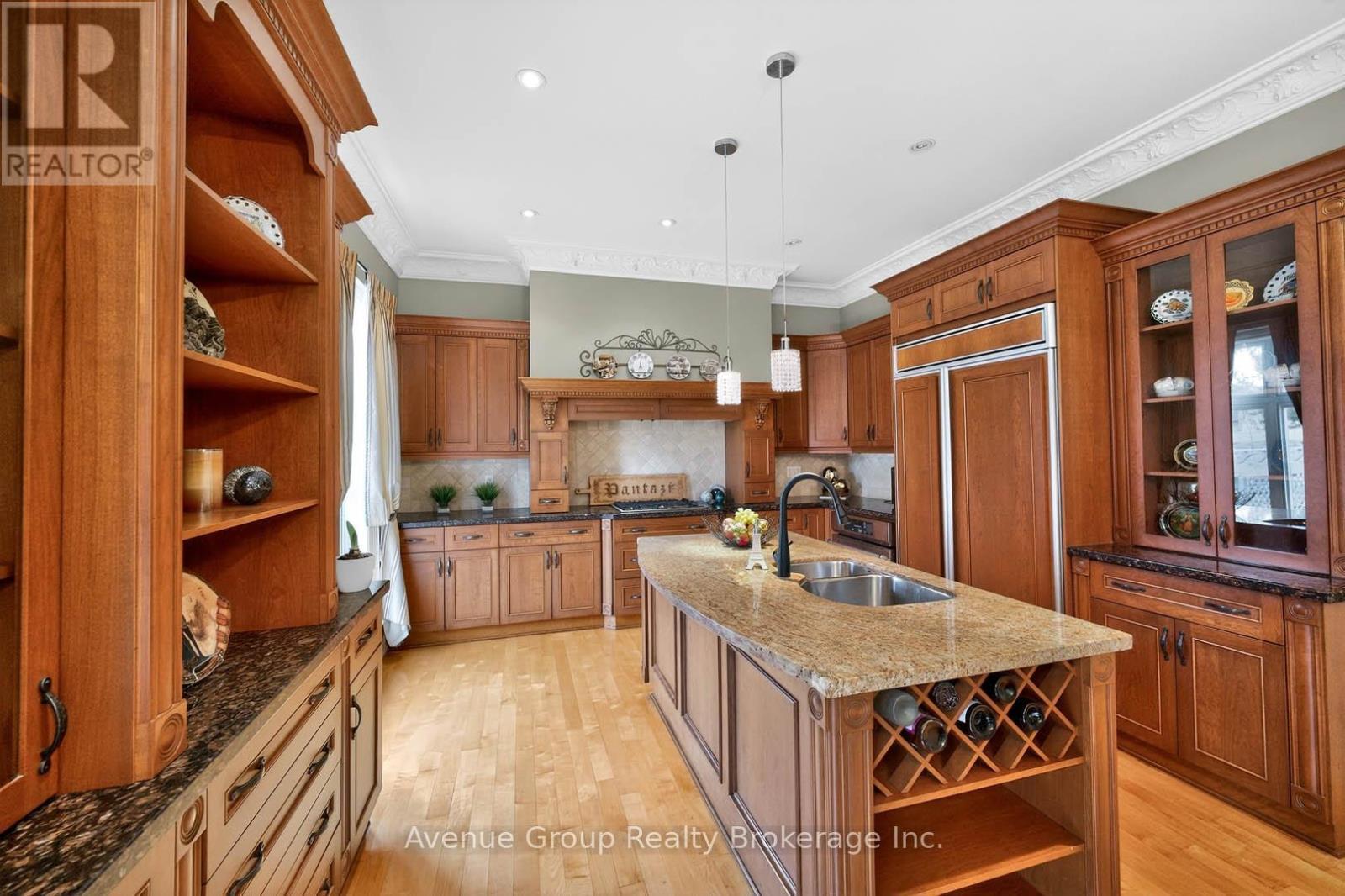 7 Longview Crescent, Vaughan, ON - Indoor Photo Showing Kitchen With Double Sink