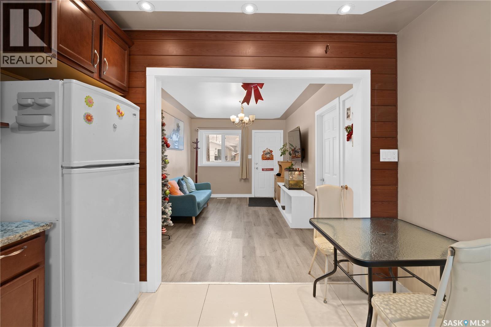 212 W Avenue S, Saskatoon, SK - Indoor