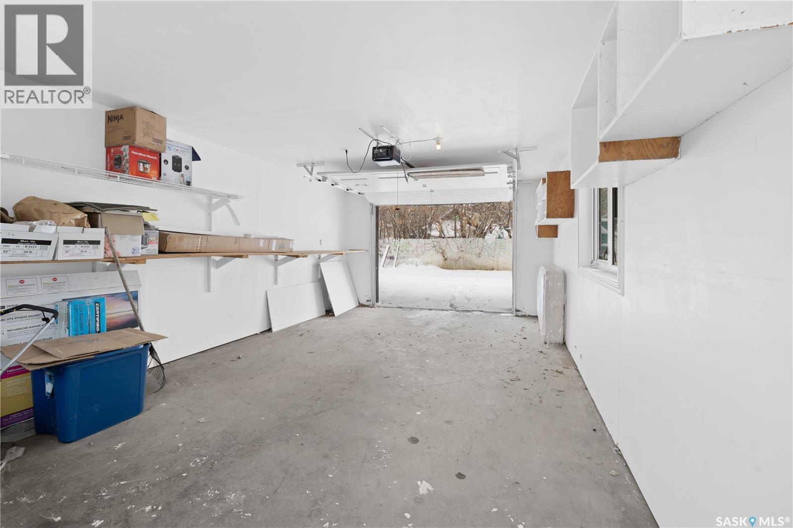 212 W Avenue S, Saskatoon, SK - Outdoor