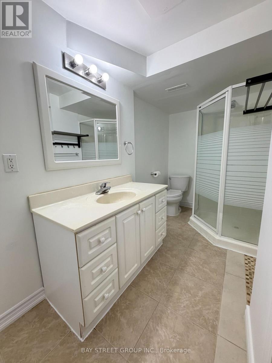 759 Eaglemount Crescent, Mississauga, ON - Indoor Photo Showing Bathroom