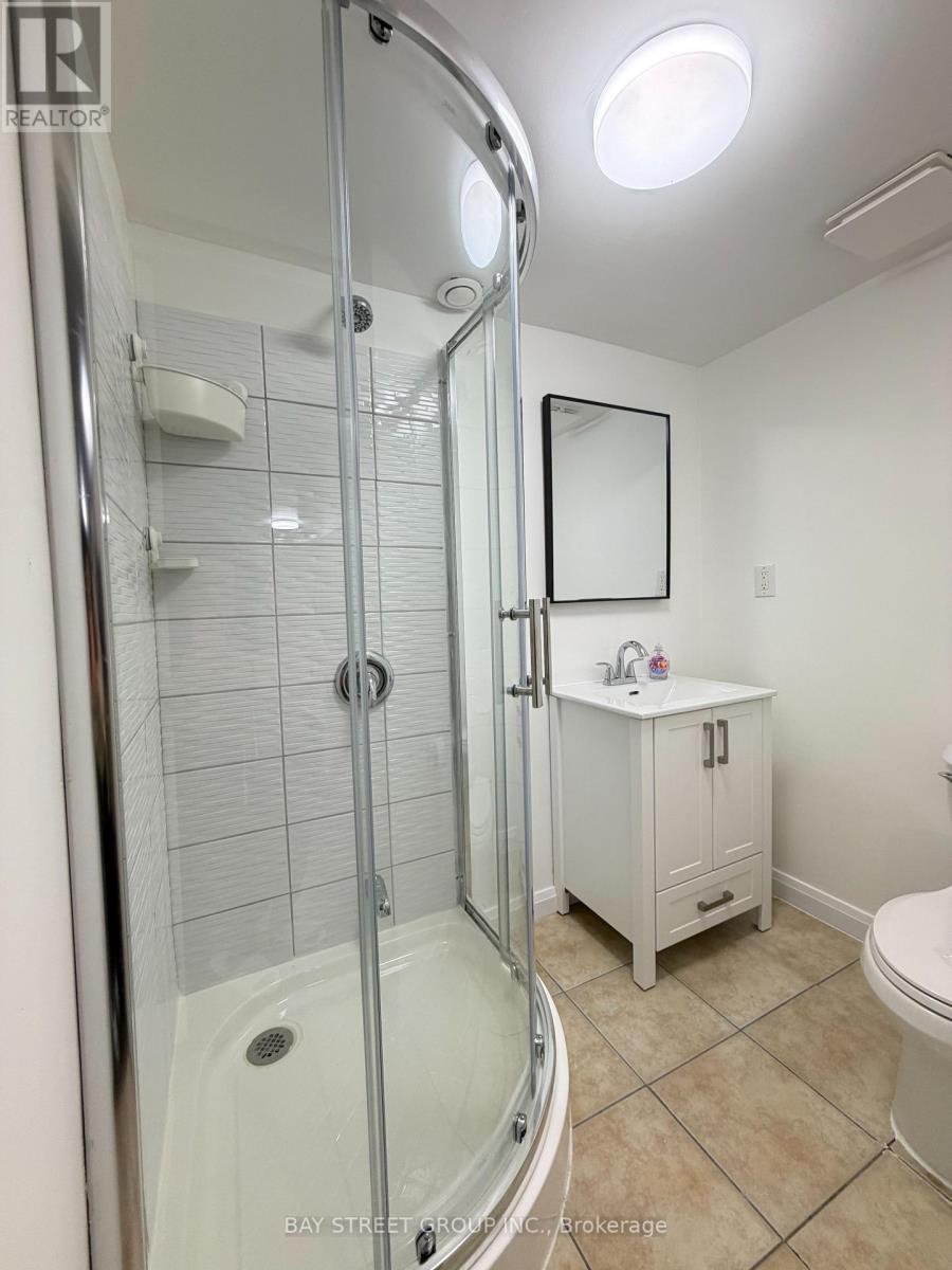 759 Eaglemount Crescent, Mississauga, ON - Indoor Photo Showing Bathroom