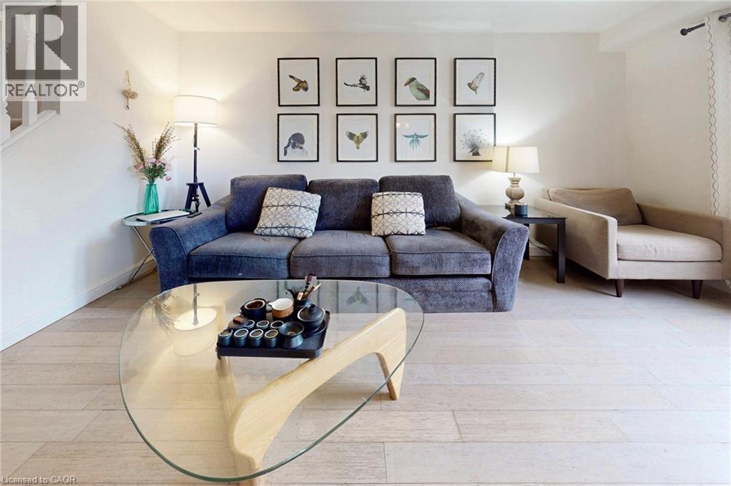Living area with light wood-style floors and baseboards - 62 Como Place, Hamilton, ON - Indoor Photo Showing Living Room