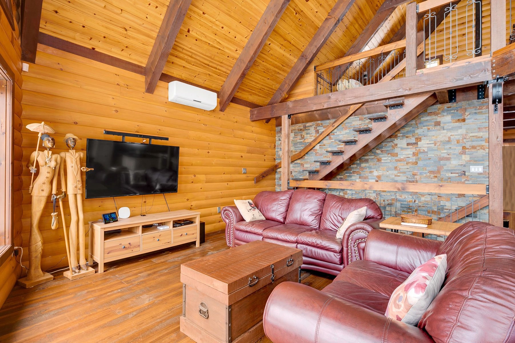 Living Room - 1907 Rue Grilli, Wentworth-Nord, QC - Indoor Photo Showing Living Room