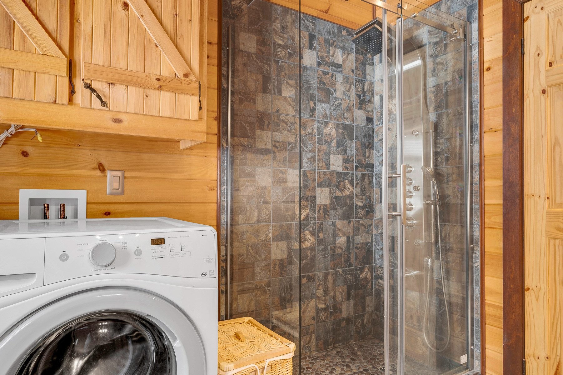 Bathroom - 1907 Rue Grilli, Wentworth-Nord, QC - Indoor Photo Showing Laundry Room