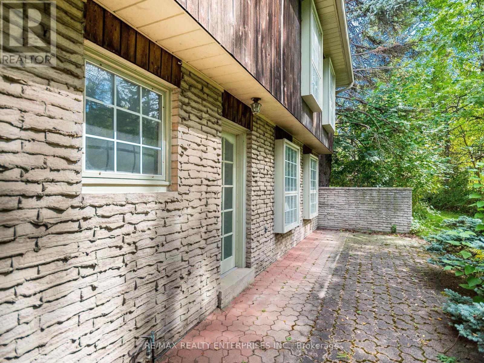285 Pinetree Way, Mississauga, ON - Outdoor