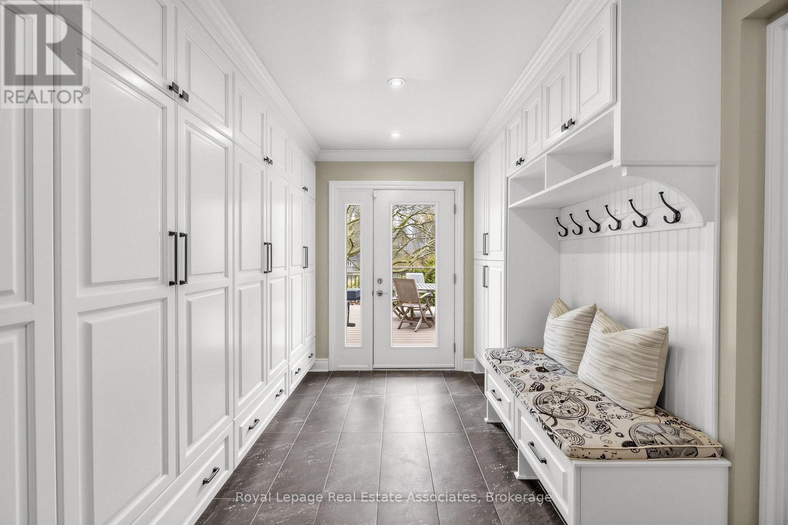 1561 Pinetree Crescent, Mississauga, ON - Indoor Photo Showing Other Room