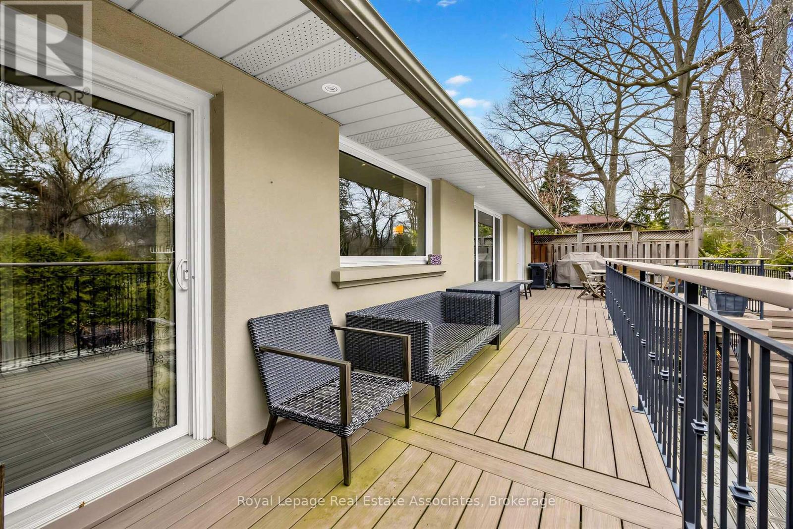 1561 Pinetree Crescent, Mississauga, ON - Outdoor With Deck Patio Veranda With Exterior