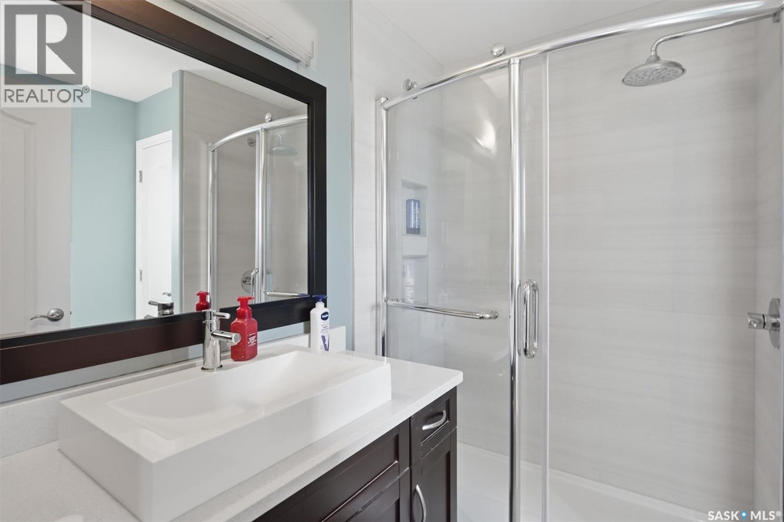 330 Lynd Lane, Saskatoon, SK - Indoor Photo Showing Bathroom