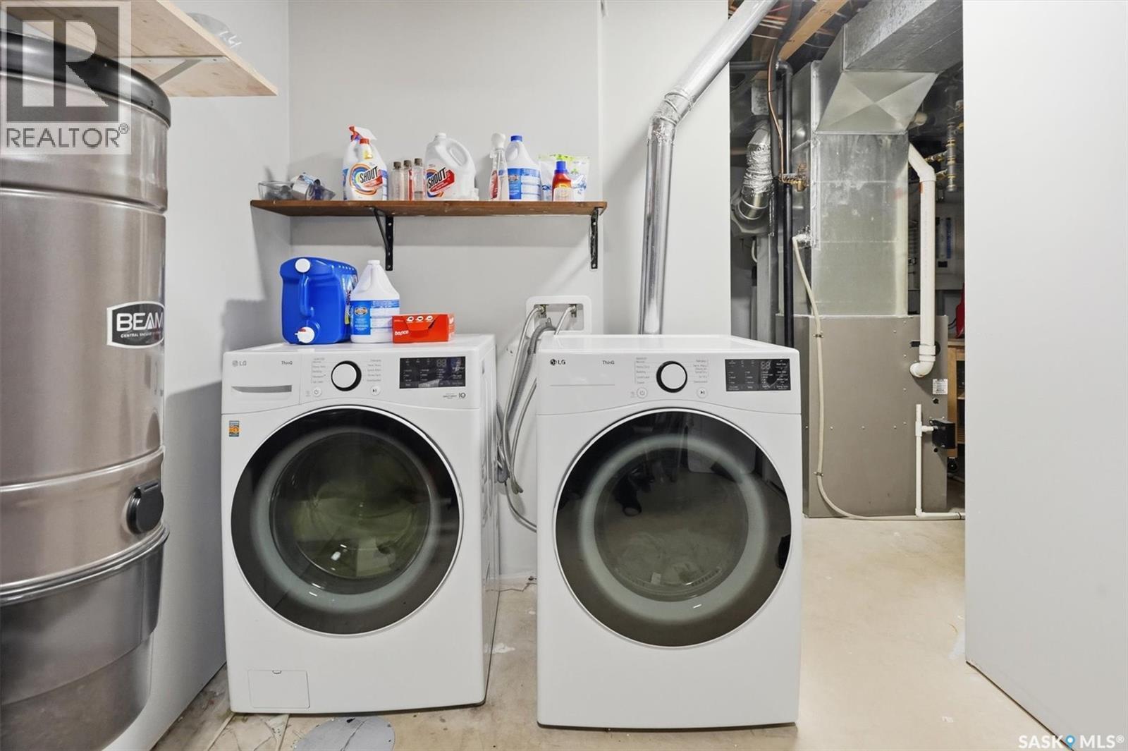 330 Lynd Lane, Saskatoon, SK - Indoor Photo Showing Laundry Room