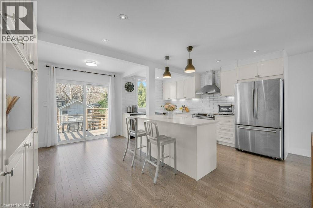 628 Ardleigh Crescent, Burlington, ON - Indoor Photo Showing Kitchen With Upgraded Kitchen