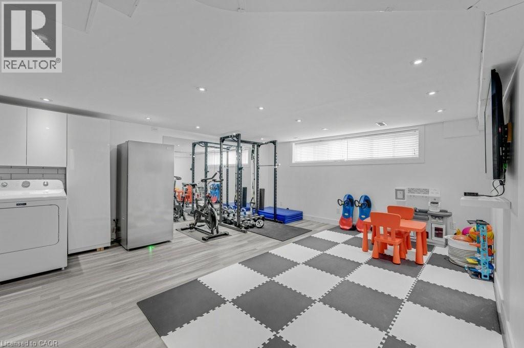 628 Ardleigh Crescent, Burlington, ON - Indoor Photo Showing Laundry Room