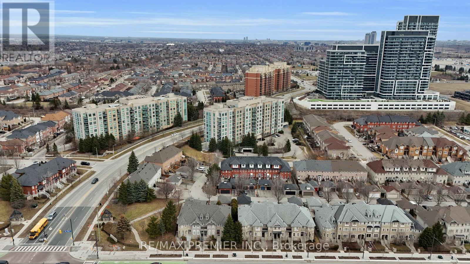 220 - 51 Baffin Court, Richmond Hill, ON - Outdoor With View