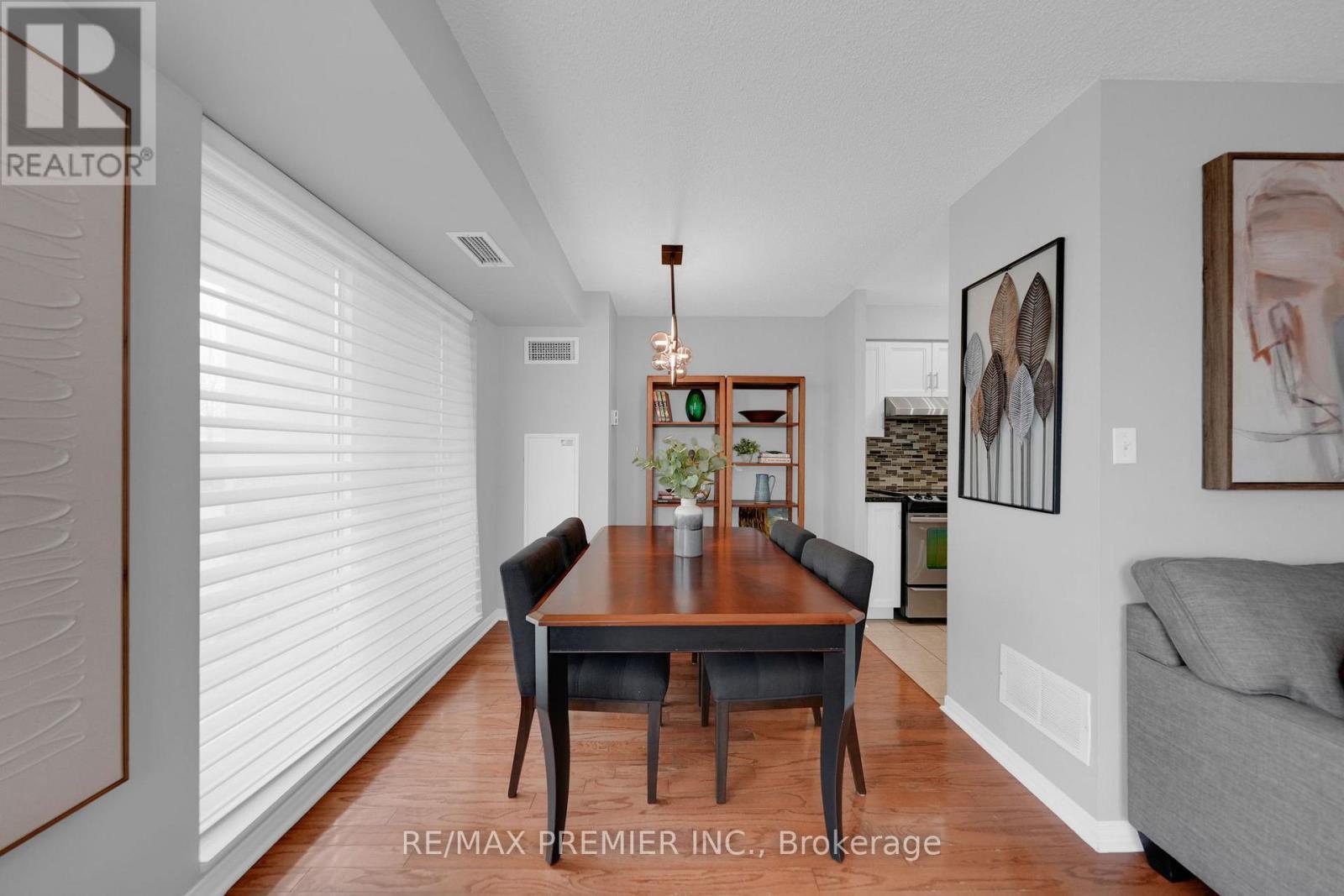 220 - 51 Baffin Court, Richmond Hill, ON - Indoor Photo Showing Dining Room