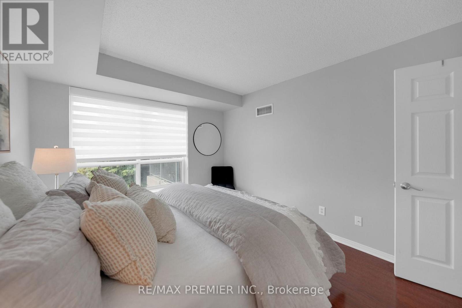220 - 51 Baffin Court, Richmond Hill, ON - Indoor Photo Showing Bedroom