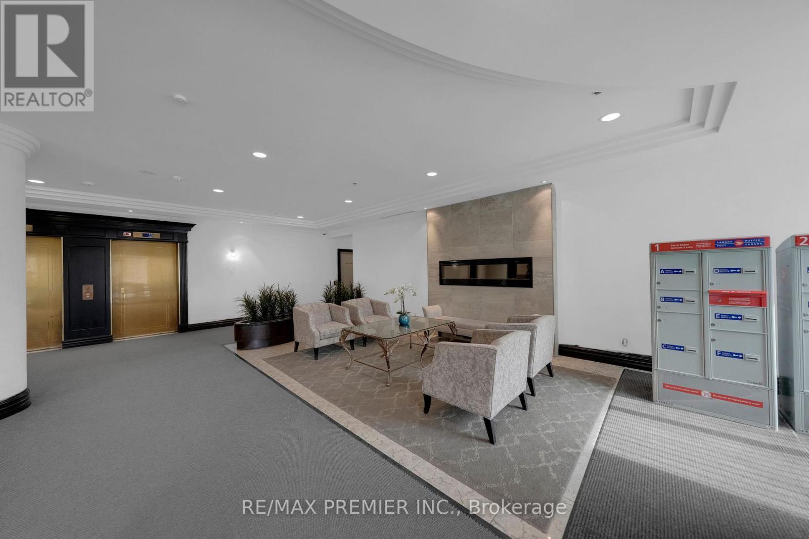 220 - 51 Baffin Court, Richmond Hill, ON - Indoor Photo Showing Other Room