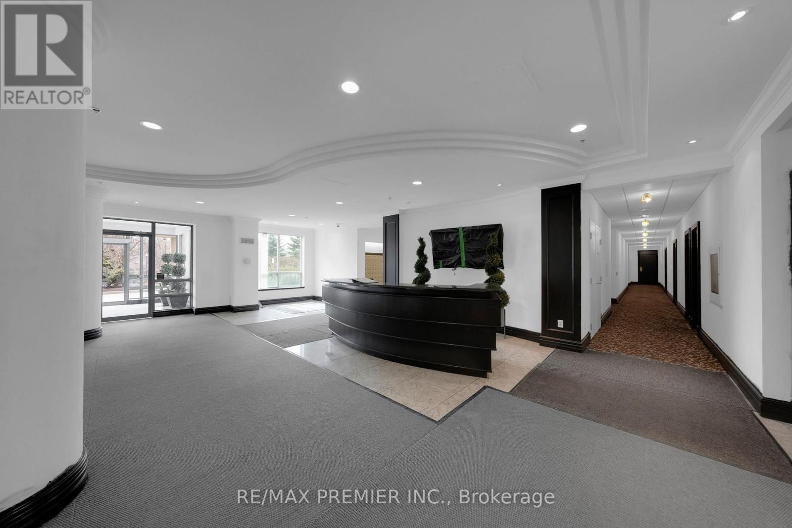 220 - 51 Baffin Court, Richmond Hill, ON - Indoor Photo Showing Other Room
