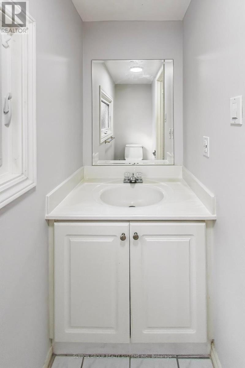2662 Canberra Road, Mississauga, ON - Indoor Photo Showing Bathroom