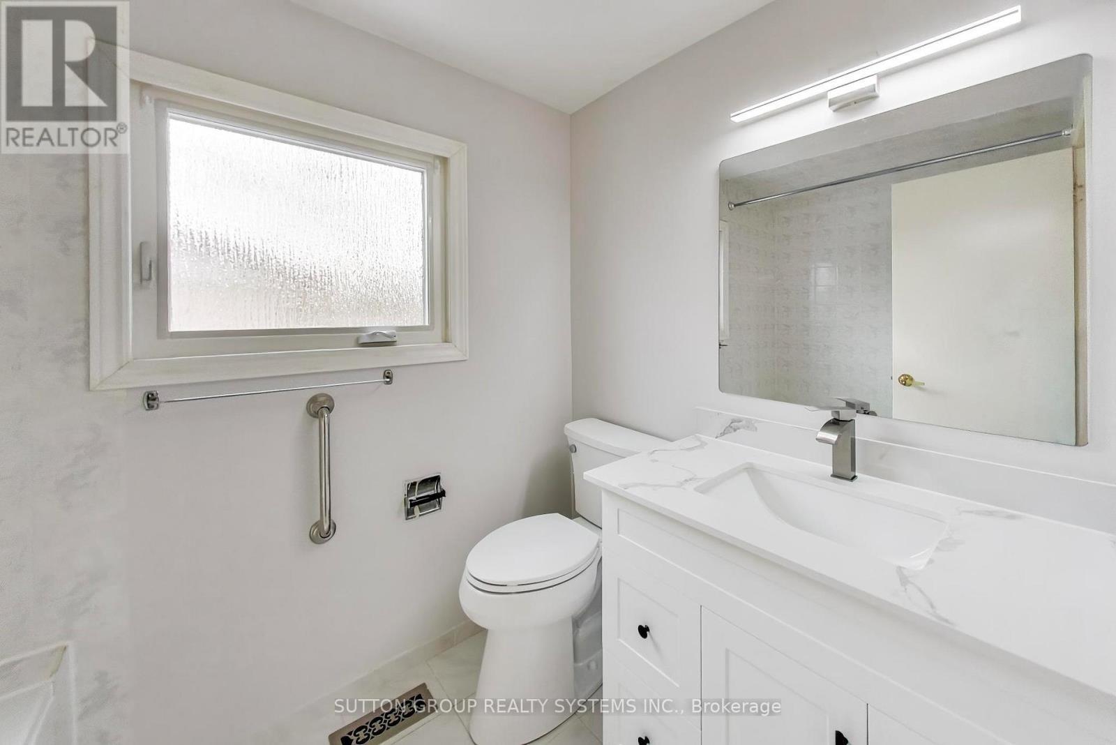 2662 Canberra Road, Mississauga, ON - Indoor Photo Showing Bathroom