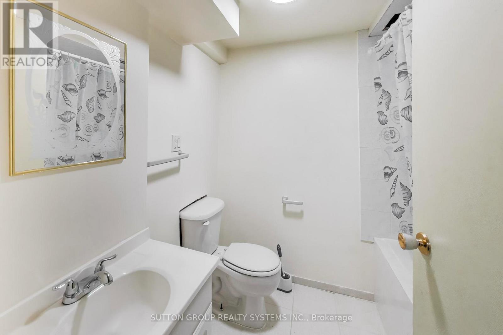 2662 Canberra Road, Mississauga, ON - Indoor Photo Showing Bathroom
