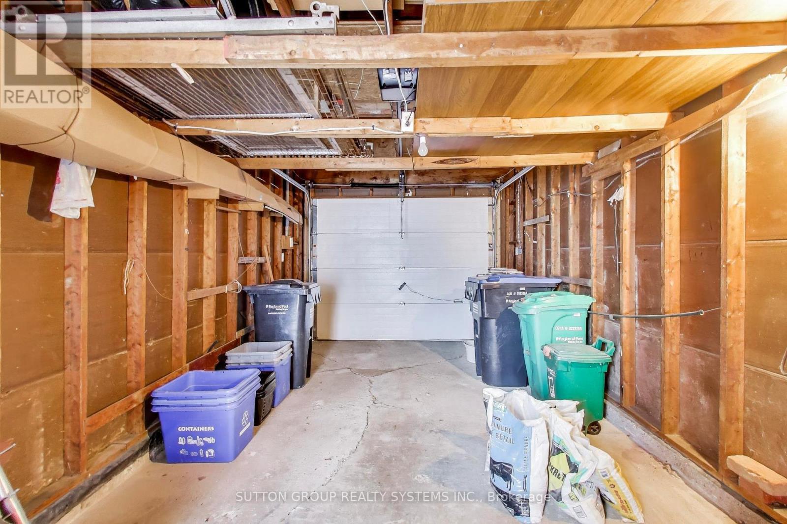 2662 Canberra Road, Mississauga, ON - Indoor