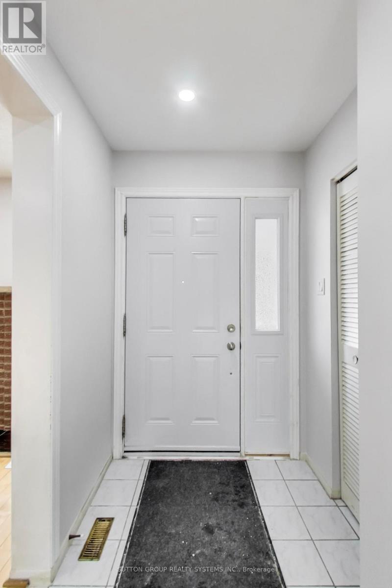 2662 Canberra Road, Mississauga, ON - Indoor Photo Showing Other Room
