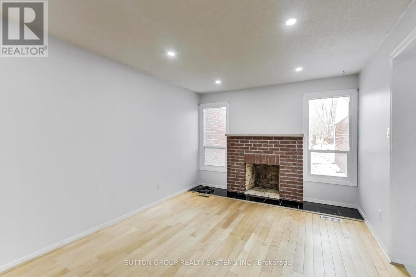 2662 Canberra Road, Mississauga, ON - Indoor With Fireplace