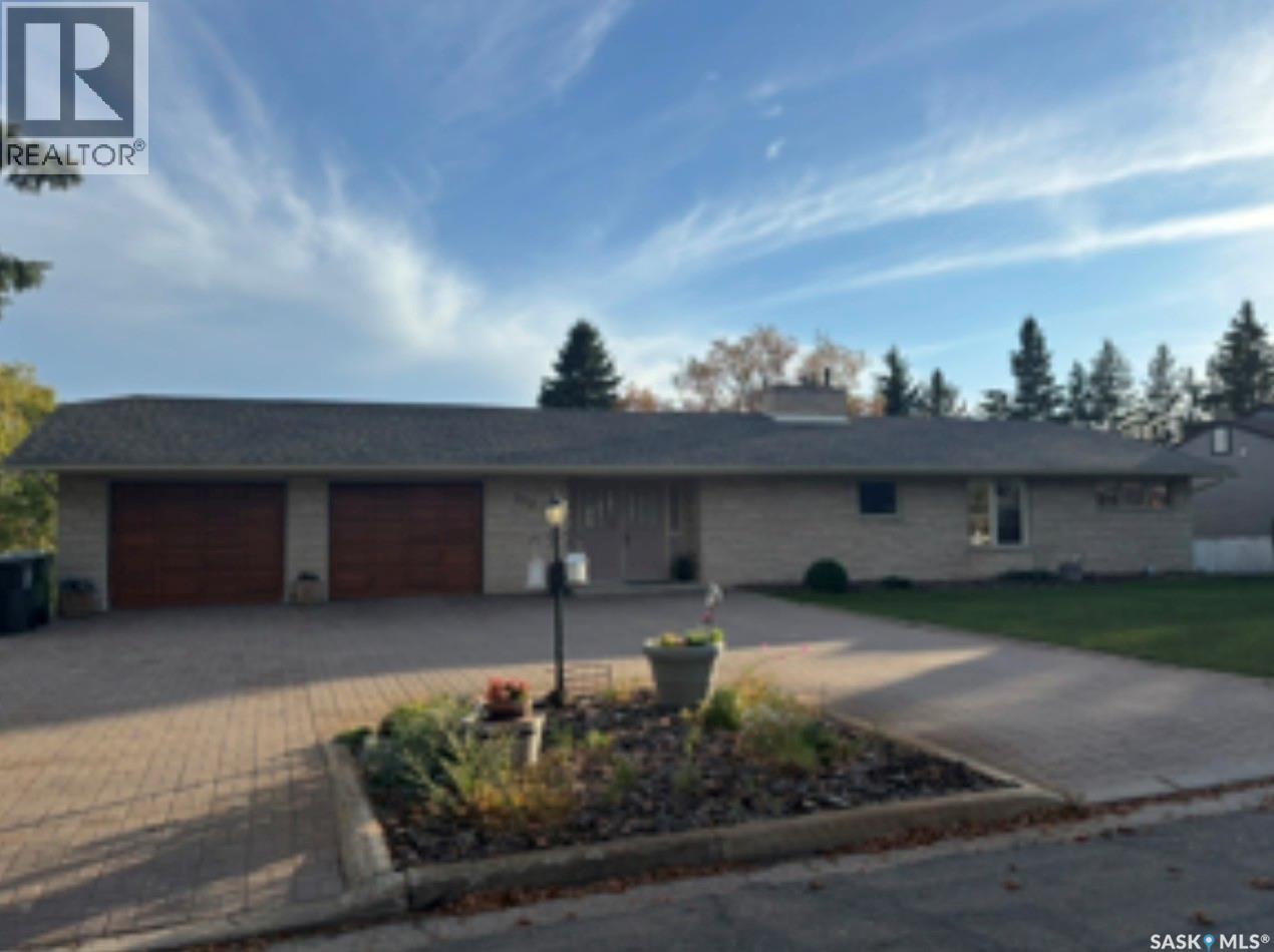 110 Logan Crescent E, Yorkton, SK - Outdoor