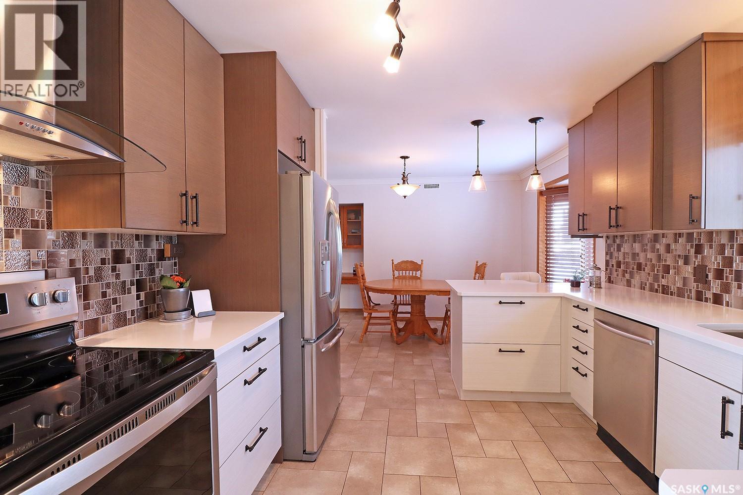 110 Logan Crescent E, Yorkton, SK - Indoor Photo Showing Kitchen