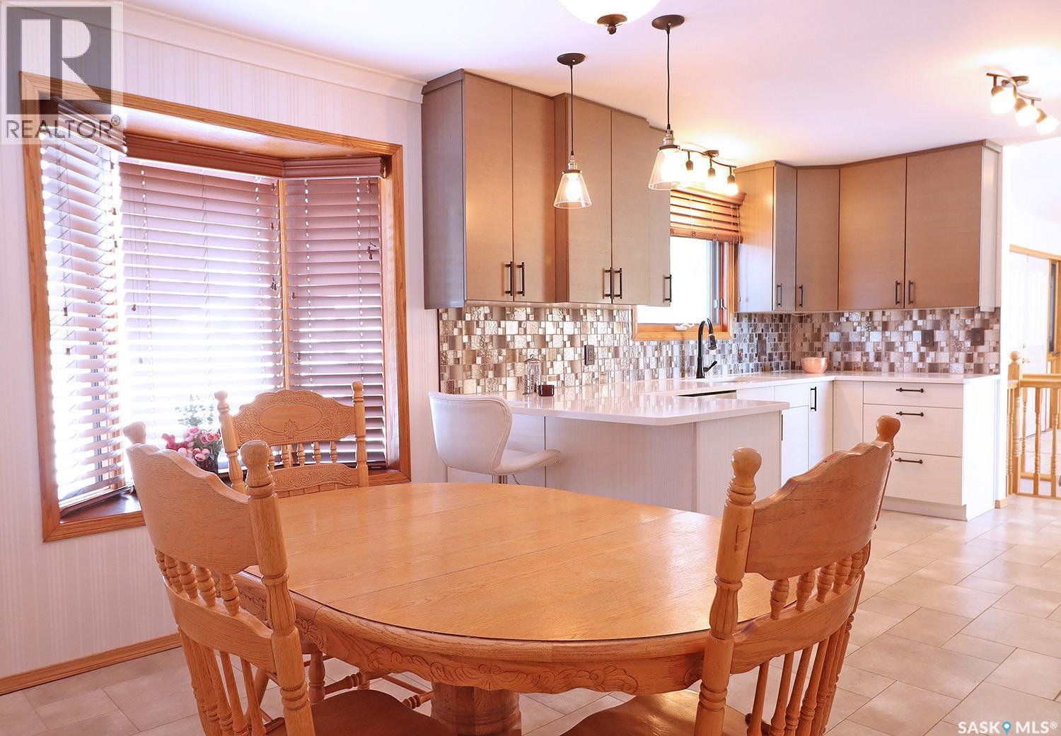 110 Logan Crescent E, Yorkton, SK - Indoor Photo Showing Dining Room