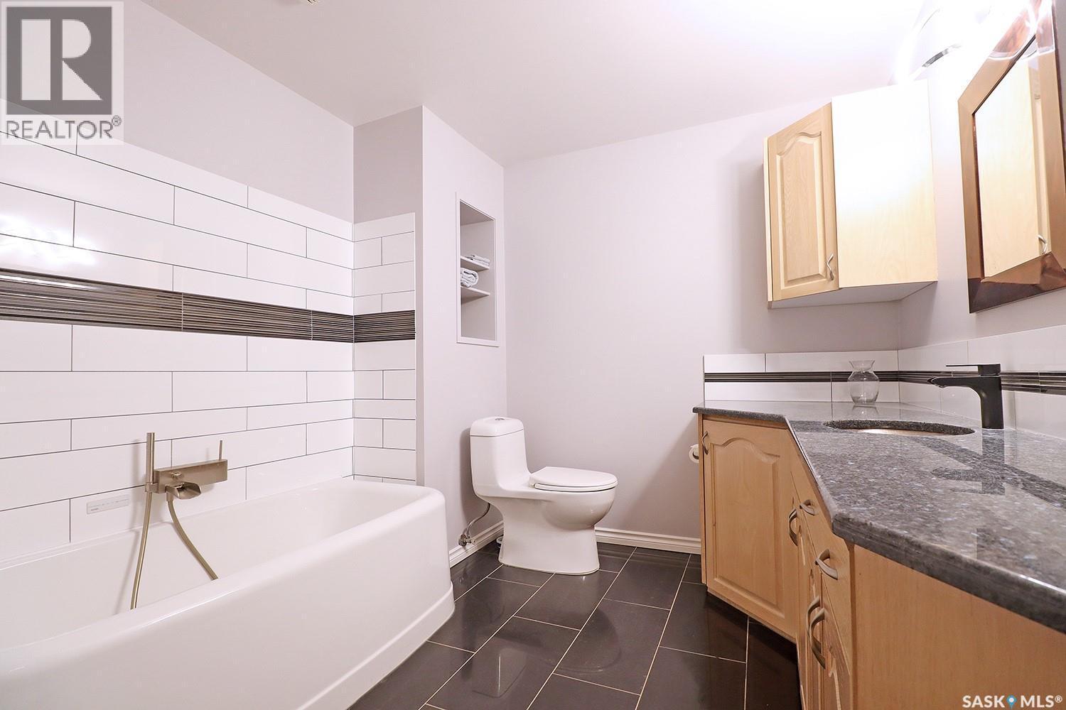 110 Logan Crescent E, Yorkton, SK - Indoor Photo Showing Bathroom