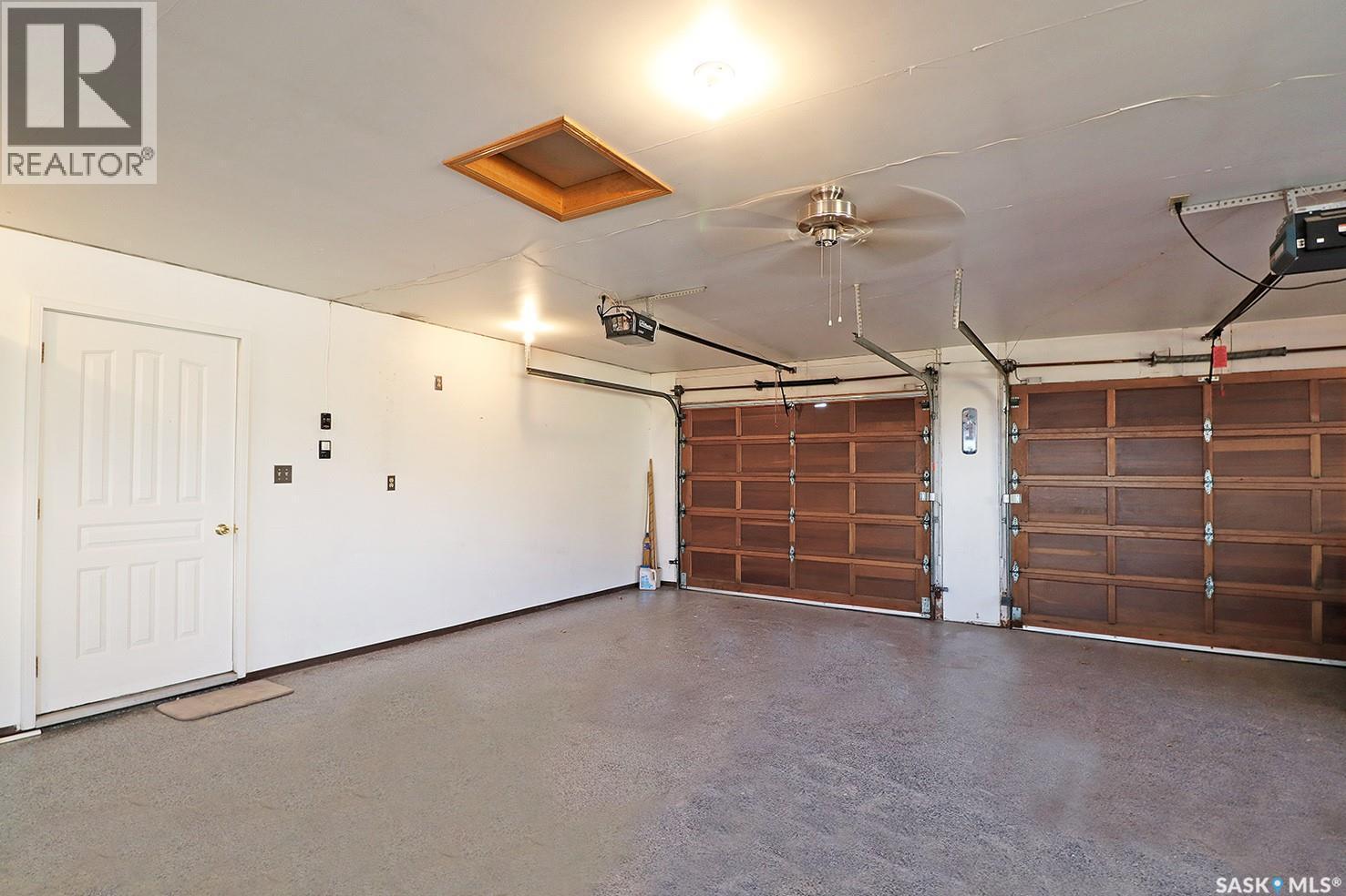 110 Logan Crescent E, Yorkton, SK - Indoor Photo Showing Garage