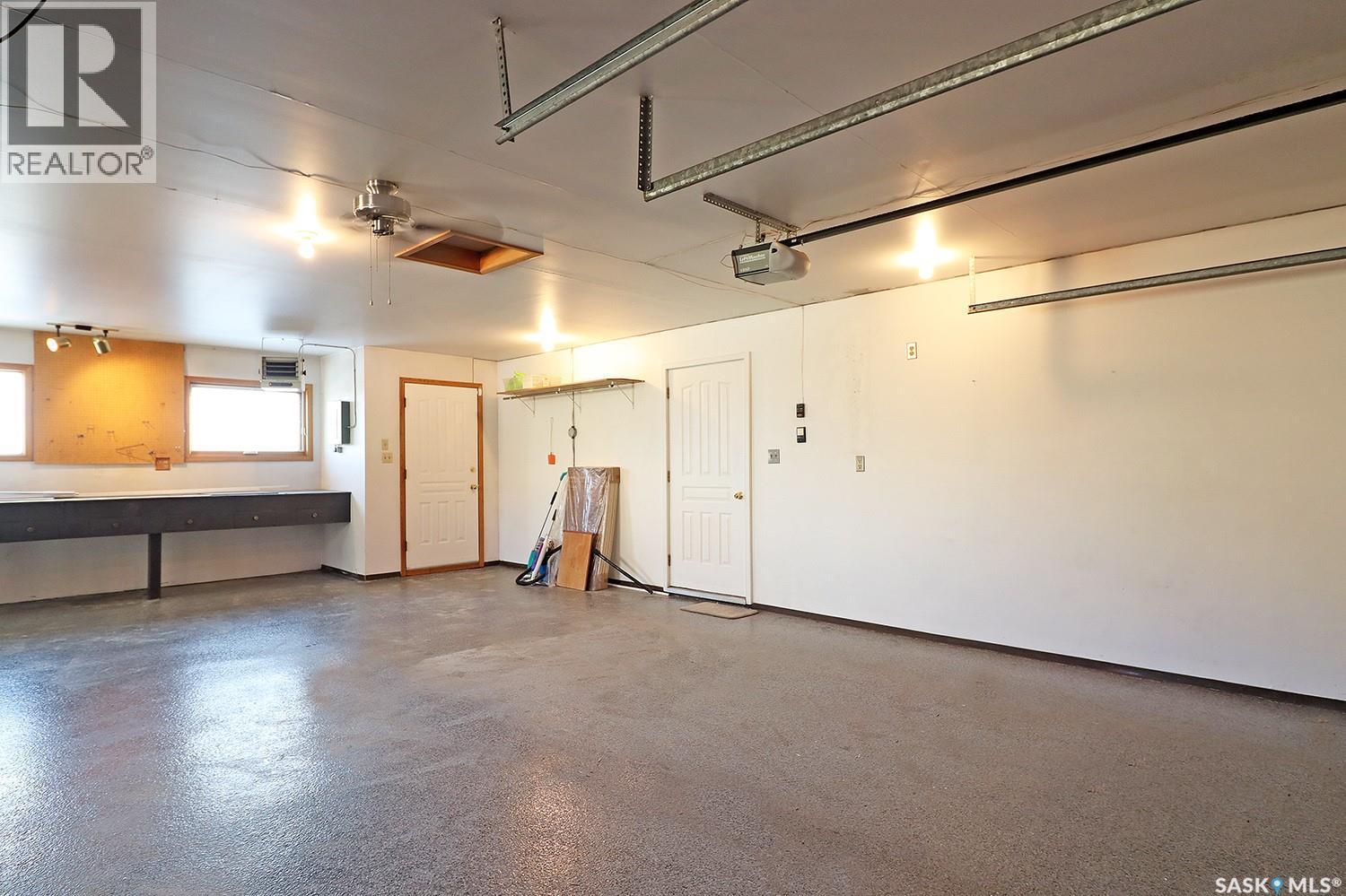 110 Logan Crescent E, Yorkton, SK - Indoor Photo Showing Garage