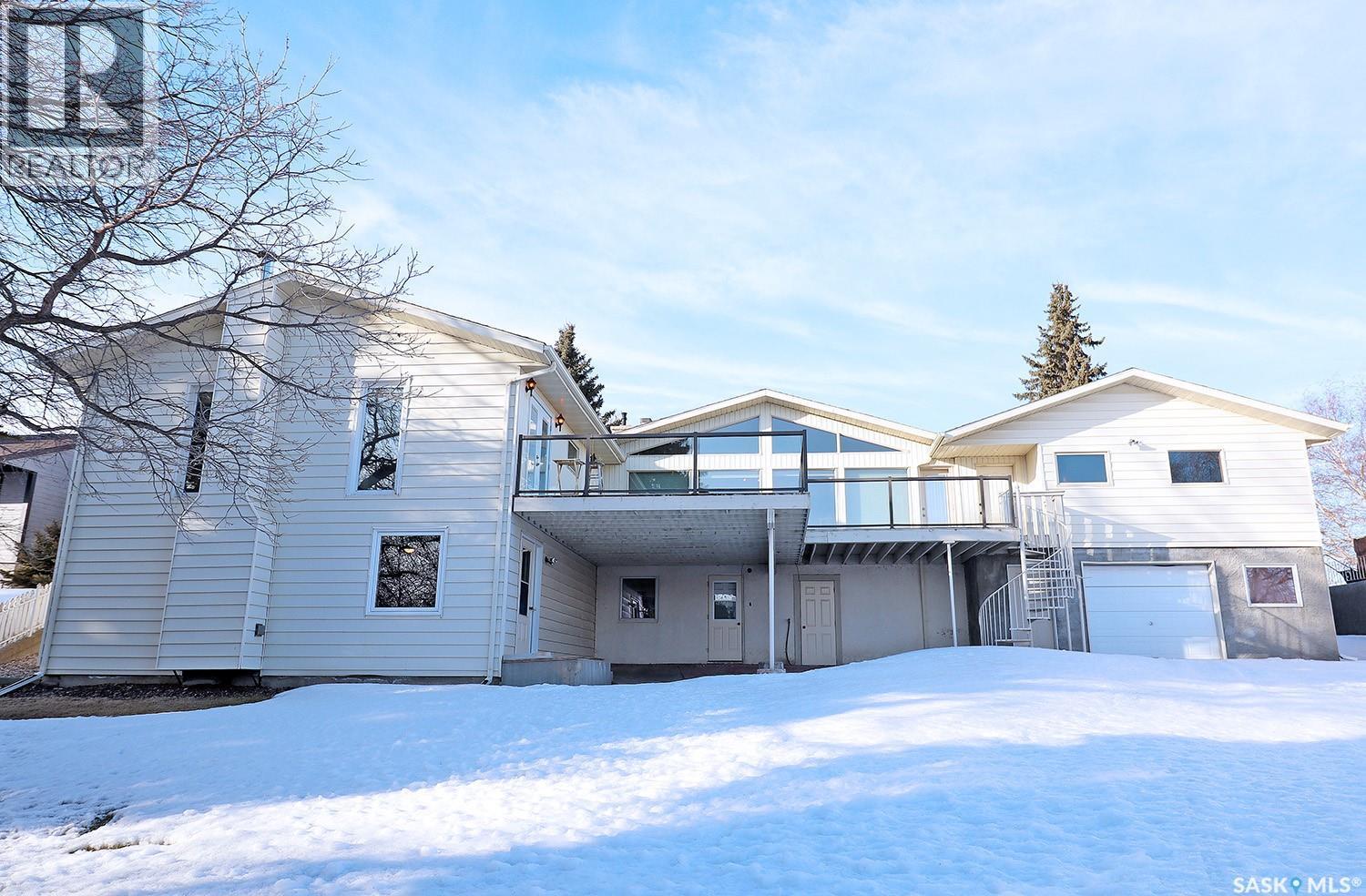 110 Logan Crescent E, Yorkton, SK - Outdoor