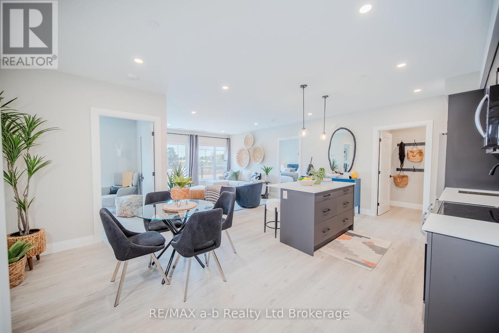 809 - 14 Harvest Avenue, Tillsonburg, ON - Indoor Photo Showing Dining Room