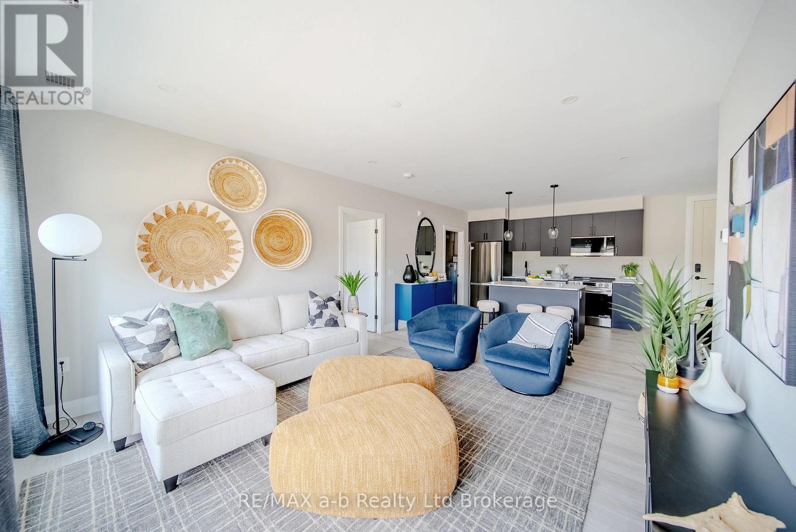 809 - 14 Harvest Avenue, Tillsonburg, ON - Indoor Photo Showing Living Room