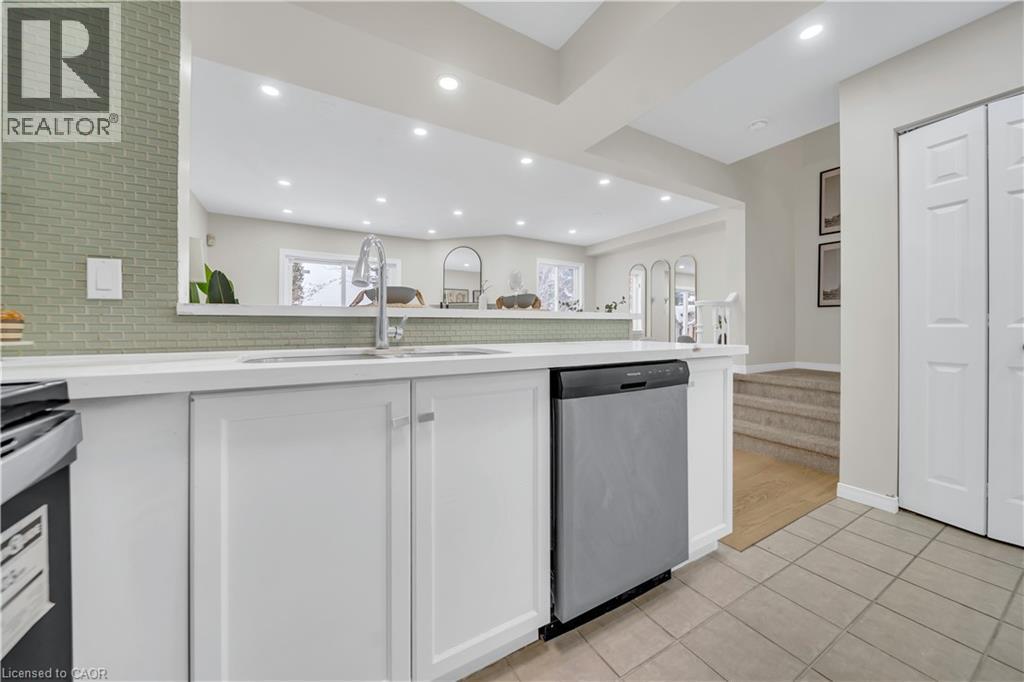 540 Mariner Drive, Waterloo, ON - Indoor Photo Showing Kitchen
