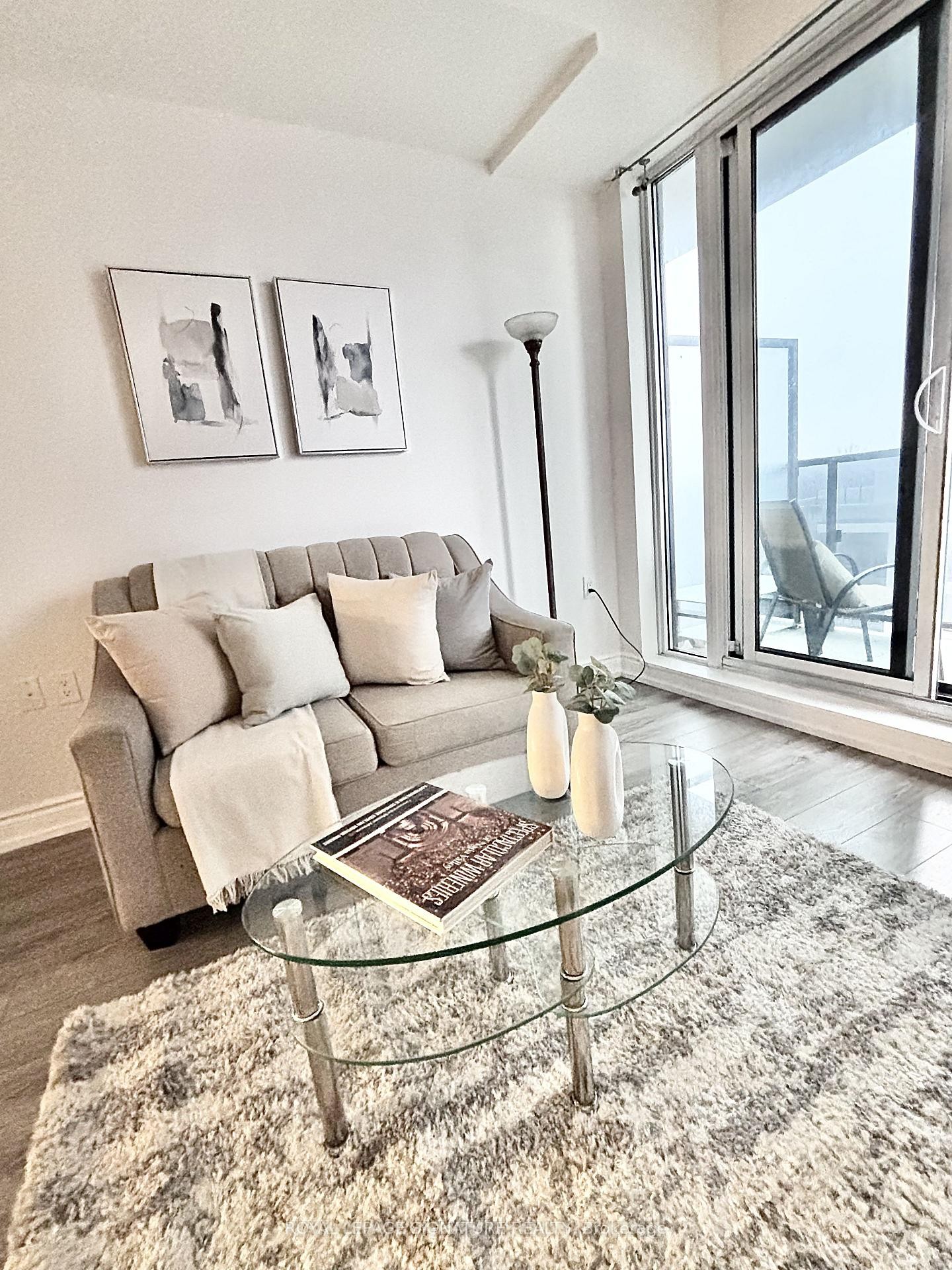 710-9600 Yonge Street, Richmond Hill, ON - Indoor Photo Showing Other Room